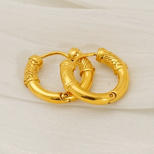 Vintage gold hoop earrings with engraved cloud patterns and stainless steel扣 claps