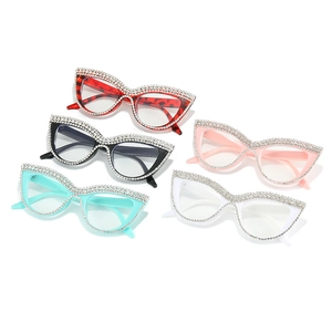 Occhiali da sole cat eye minimalisti con catena di diamanti in vari colori da donna