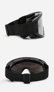 Detalle de gafas para perros con correa elástica ajustable y montura flexible