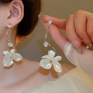 Élégantes Boucles D'oreilles Pendantes À Franges En Fleurs Avec Tige En Argent Sterling 925 Zircon Cuivre Künstliche Perle Pour Femmes