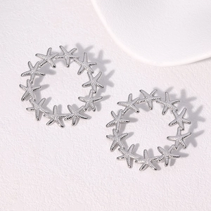 Fashionable starfish circular stud earrings in polished stainless steel for women