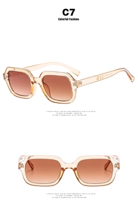 Detailansicht der quadratischen Sonnenbrille mit bernsteinfarbenem Gestell und Modell C7