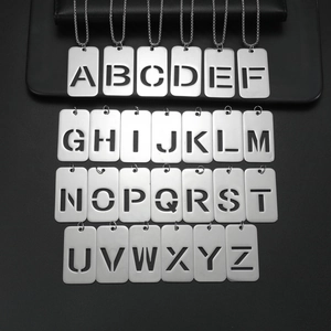 Set aus 26 Edelstahl-Hundemarken-Anhängern mit hohlen A-Z Buchstaben für Damen und Herren