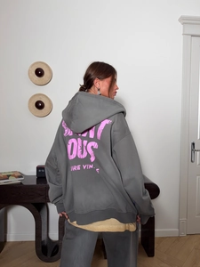 Sweat à capuche gris foncé style vintage américain avec lettrage graffiti rose au dos