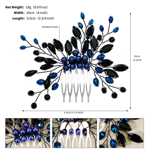 Détail de strass bleu saphir et perles sur un peigne à cheveux de mariée fait main