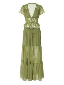 Ensemble vert deux pièces style français avec haut en dentelle et jupe longue à volants