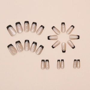Details von 24 nude Cat-Eye Press-on Nails mit eleganten schwarzen French Tips und Schimmer