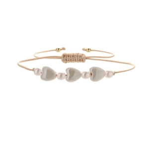 Bracelet cœur en céramique fait main pour femme avec cordon beige réglable et perles