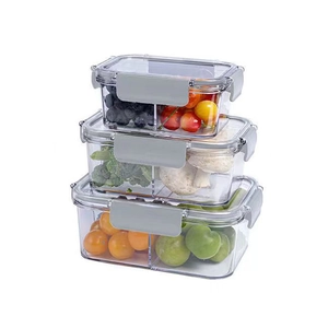 Trois boîtes de conservation divisées transparentes avec couvercles gris pour aliments