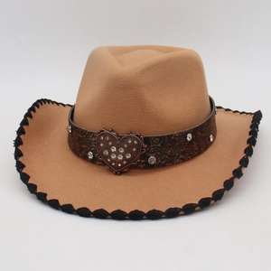 Cappello da cowboy western in feltro cammello con fibbia a cuore e bordo intrecciato
