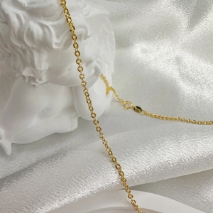 Detailed macro view of S925 sterling silver gold plated chain showing hallmark and texture