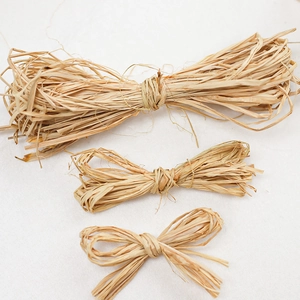 Natural raffia bows in three sizes for bouquet gift box decoration and floral packaging