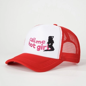 Rot-weiße Trucker Cap mit Call Me Hot Girl Aufdruck und atmungsaktivem Mesh-Netz