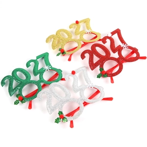 Glitzernde 2026 Weihnachtsbrillen mit Stechpalmenbeeren und Schneeflocken Dekorationen