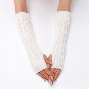 Detailed knit texture and fingerless design of cream cable knit arm warmers