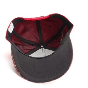 Internal structure of a 100% cotton snapback hat with red fabric and adjustable buckle