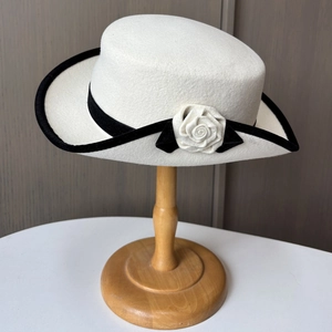 Chapeau Fedora en Mélange de Laine Vintage pour Femme Fleur de Camélia Élégant Chapeau Cloche à Bord Contrasté Style Français