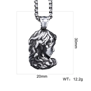 Detailed size view of silver Medusa head pendant measuring 20mm by 30mm with weight info