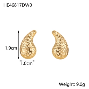 Macro detail of hammered gold teardrop earrings with dimensions 1.9cm height and 1.0cm width