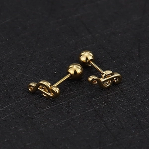 Polished golden treble clef surgical steel cartilage stud with screw ball back closure