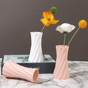 Ceramic Small Vase Spiral Texture Nordic Modern Decorative Flower Vase For Home Office Desktop Decor Elegant Ornament