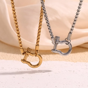 18K gold plated horseshoe buckle pendant necklace with sleek box chain design