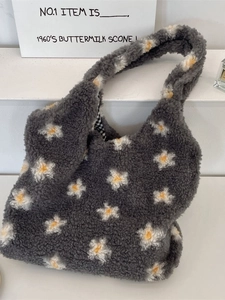 Sac cabas en fausse fourrure grise avec motifs de marguerites et texture douce