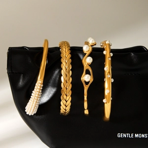 Set di bracciali in perle e acciaio inossidabile placcato oro 18k su pelle nera