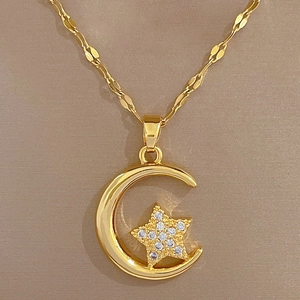 Collier pendentif étoile et croissant de lune dorés avec zircons sur chaîne à maillons