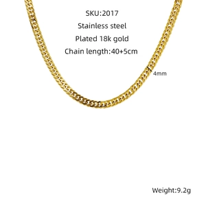 Detail of 4mm braided stainless steel chain necklace with 18k gold plating and 40cm length