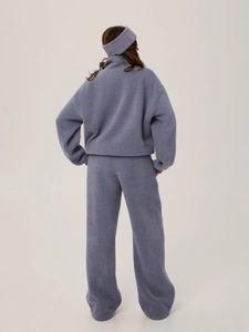 Set in maglia celeste da donna con top a mezza zip e pantaloni larghi, vista posteriore
