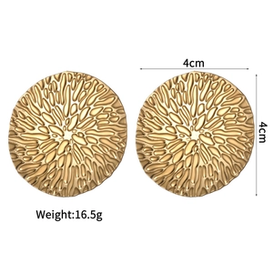 Detail of 4cm gold heart earrings featuring irregular lava texture and 16.5g weight info
