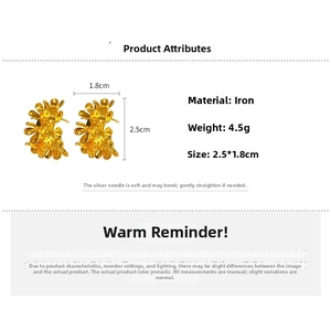Detail view of golden flower stud earrings showing 2.5x1.8cm dimensions and s925 silver pins