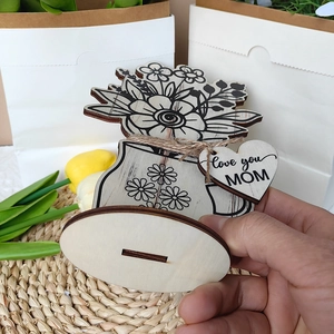 Detail of wooden Mother's Day flower ornament with Love You Mom engraved heart