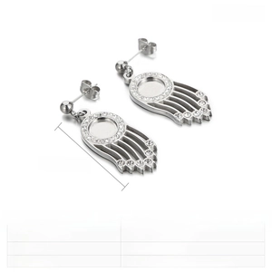 Vue détaillée des boucles d'oreilles zircon avec dimensions 39x14mm et poids 6g