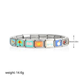 Dettaglio bracciale modulare in acciaio 9mm con maglie smaltate colorate a mano