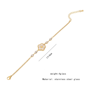 Detail of 17+4cm stainless steel gold chain featuring white flower and glass charms