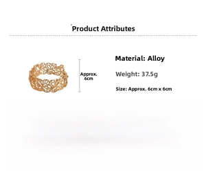Vue détaillée du bracelet fleur dorée ajourée de 6cm avec un poids en alliage de 37,5g