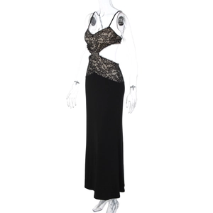Vue latérale détaillée de la robe noire en dentelle avec broderie florale fine