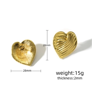 Detail view of 18k gold heart earrings with size 28mm weight 15g and thickness 2mm