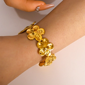 Bracciale in acciaio inossidabile placcato oro 18k con cinque fiori vintage da donna