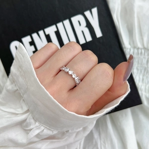 Close-up of S925 silver ring featuring alternating heart and rectangular cubic zirconia