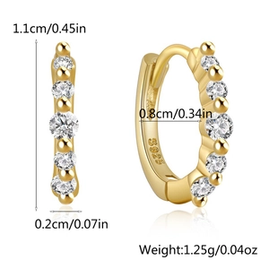 Detail of gold S925 sterling silver hoop earrings with dimensions and cubic zirconia inlay