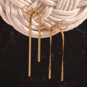 Detail of 18K gold-plated stainless steel bow earrings with snake chain on white rope