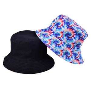 Set di cappelli alla pescatora reversibili in nero tinta unita e fantasie tie-dye