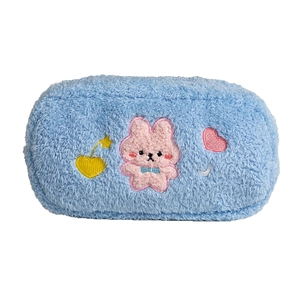Astuccio in peluche blu con simpatico ricamo di coniglio e ciliegie per studenti