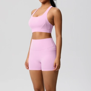 Detail of high-waist lavender yoga shorts with side pockets and slim fit sports vest