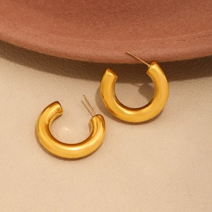 Pendientes de aro gruesos en forma de C en acero con baño de oro de 18 quilates