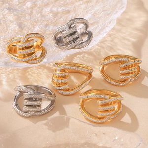 Anillos geométricos de doble capa en acero de titanio chapado en oro 18k con circón
