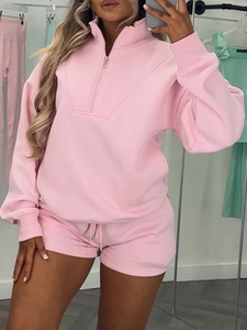 Completo casual rosa da donna con felpa a mezza zip e pantaloncini con vita elasticizzata